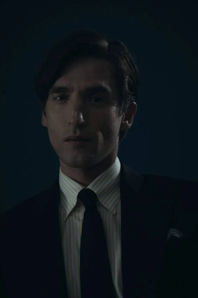 Pullover mit Polokragen aus silbergrauer Wolle-Kaschmirmischung — Monokel Berlin