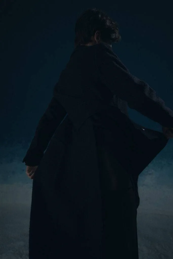 Mantel aus schwerer dunkelblauer Casentino-Wolle — Monokel Berlin