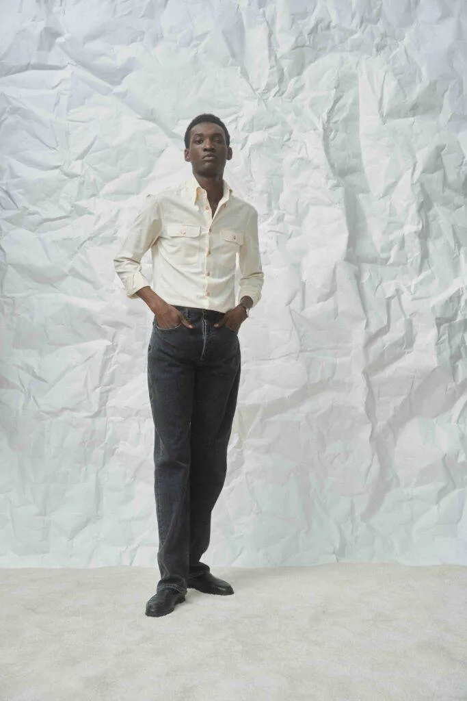 Cream Flannel Overshirt mit Black Washed Jeans — Monokel Berlin