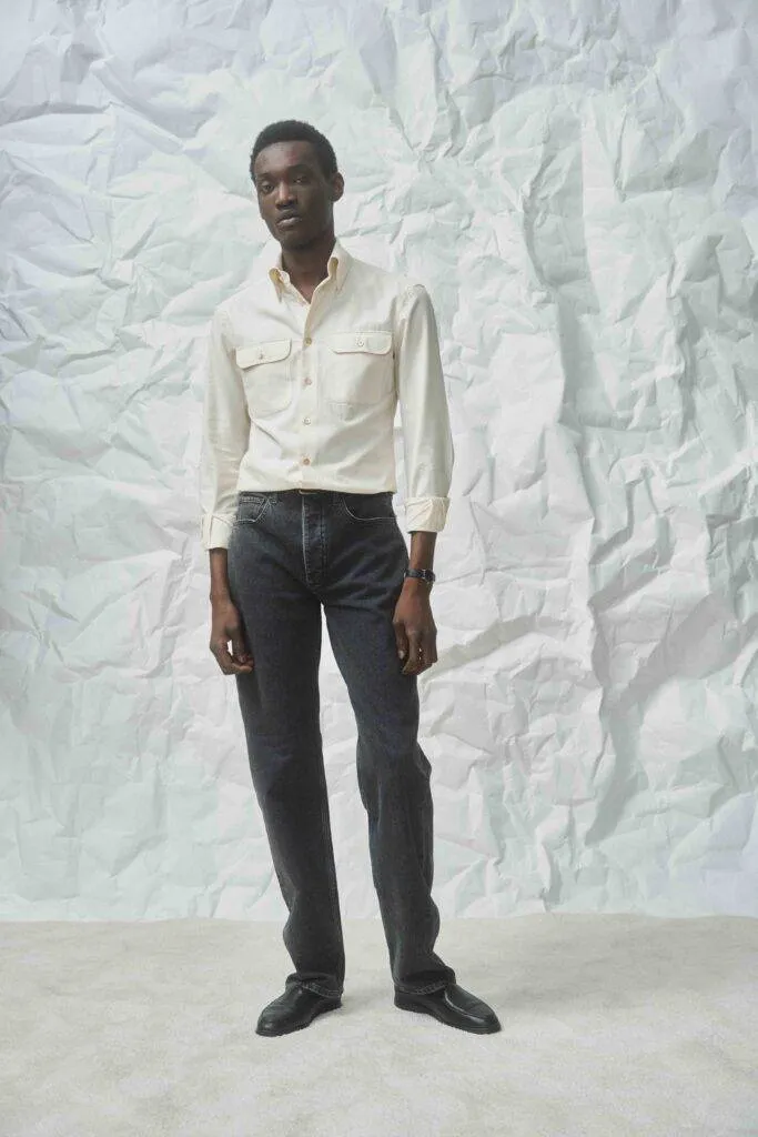 Cream Flannel Overshirt mit Black Washed Jeans — Monokel Berlin