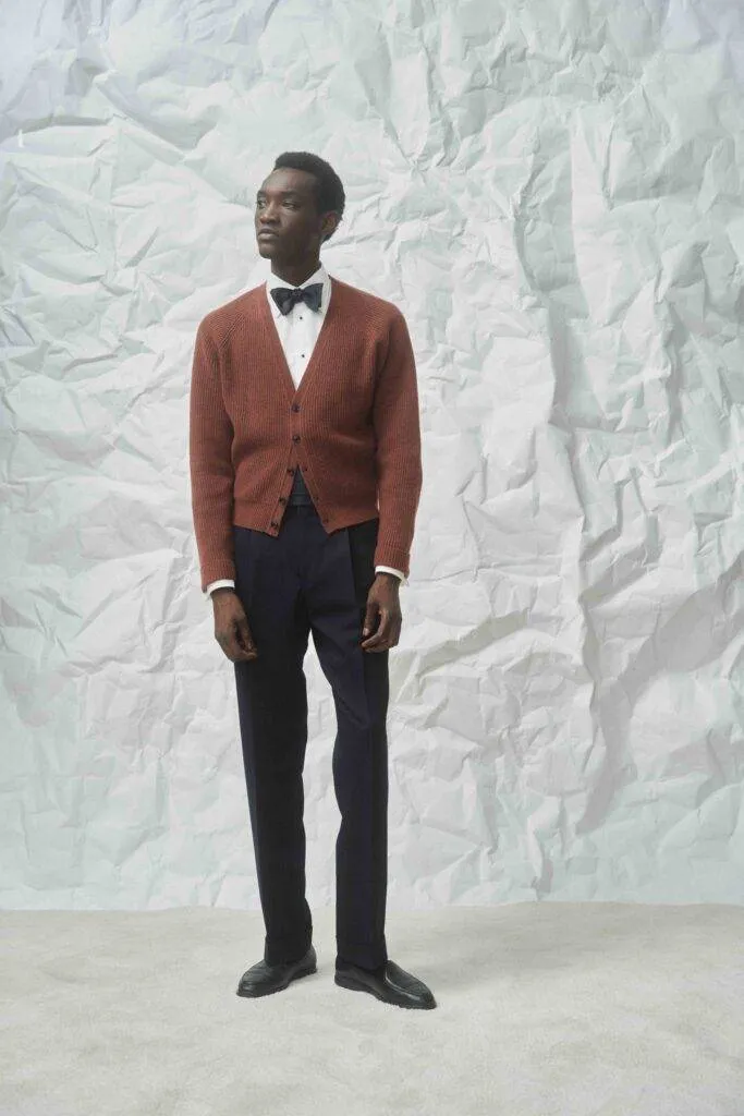 Terracotta Cashmere Cardigan & High twisted Twillhose — Monokel Berlin