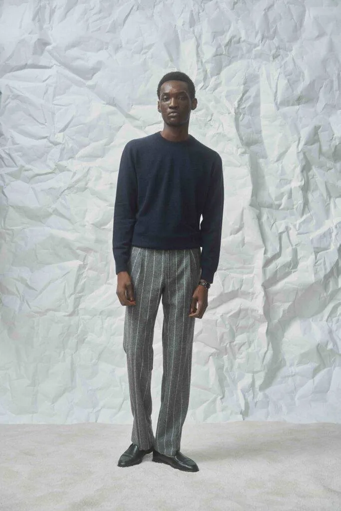 Midnight Blue Crew Neck Wool Cashmere Knit mit Ferla Alpaca Hose — Monokel Berlin