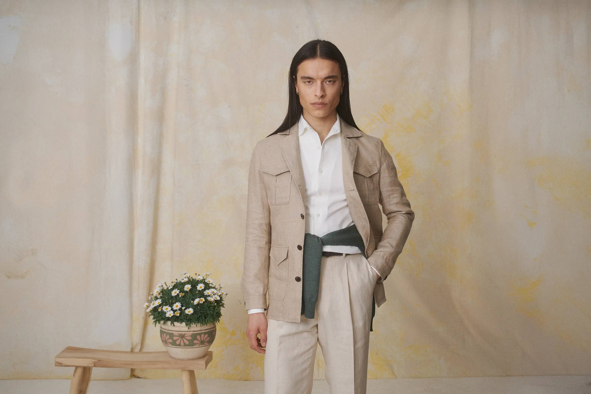 Cremefarbene Leinenhose mit Bundfalte — Monokel Berlin