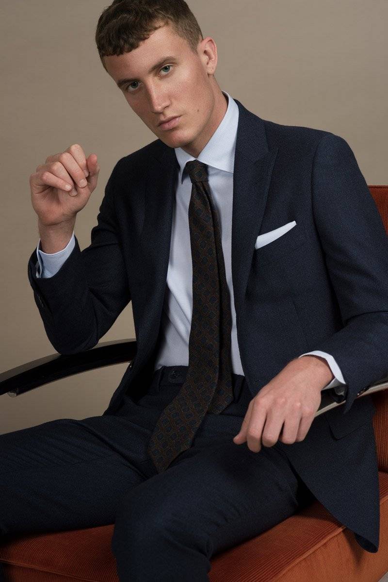 Dunkelblauer Flanell Anzug aus dem Herbst Winter 2018 Lookbook