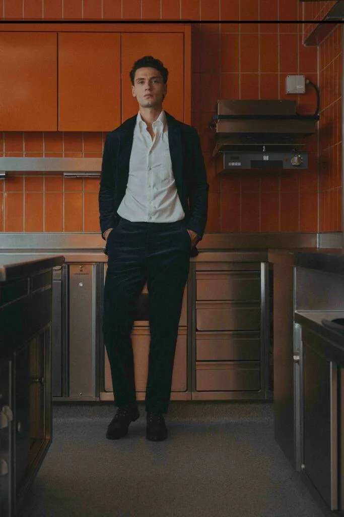 Marineblauer Casual Utility Maßanzug aus Stretch-Cord — Monokel Berlin