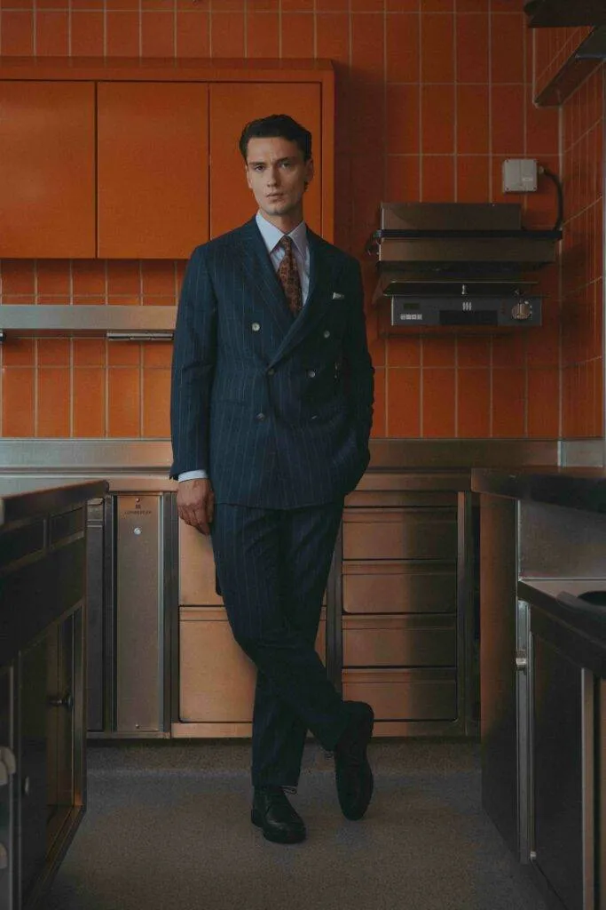 Petrolfarbener bi-elastischer Kreidestreifen Maßanzug — Monokel Berlin