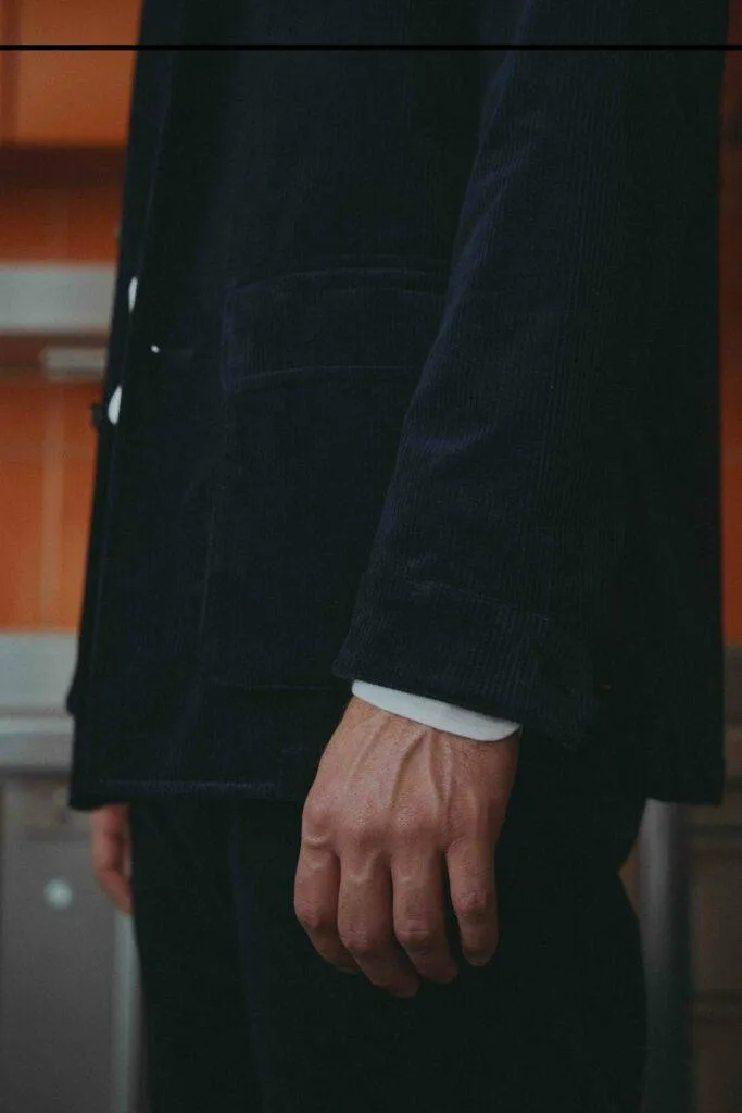 Marineblauer Casual Utility Maßanzug aus Stretch-Cord — Monokel Berlin