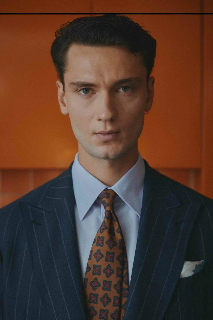 Petrolfarbener bi-elastischer Kreidestreifen Maßanzug — Monokel Berlin