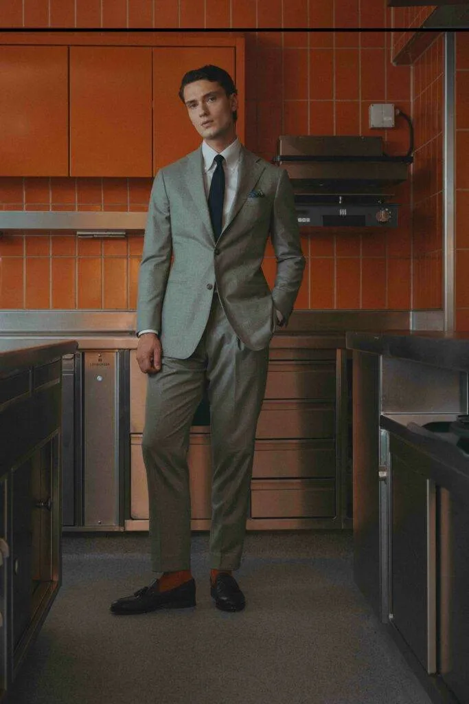 Melierter grauer Flanell-Maßanzug — Monokel Berlin