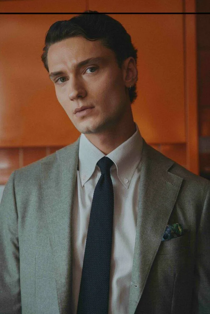 Melierter grauer Flanell-Maßanzug — Monokel Berlin