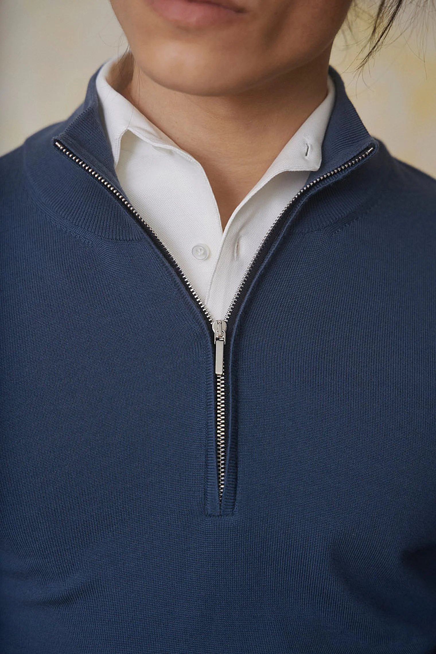 Half-Zip aus S160 ultrafeiner Merinowolle von Loro Piana — Monokel Berlin