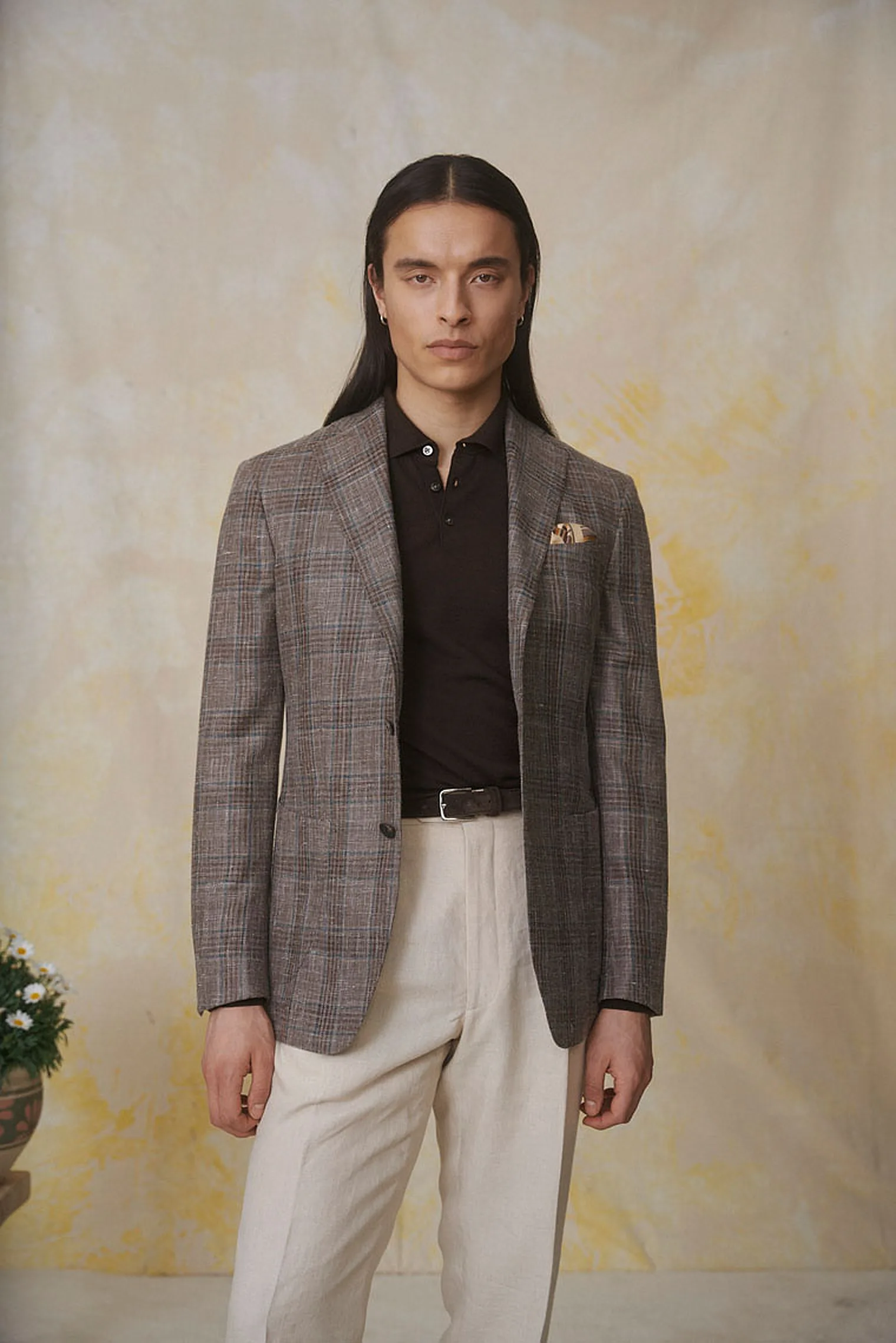 Cremefarbene Leinenhose + Sakko aus Wolle-Seide-Leinen-Blend — Monokel Berlin