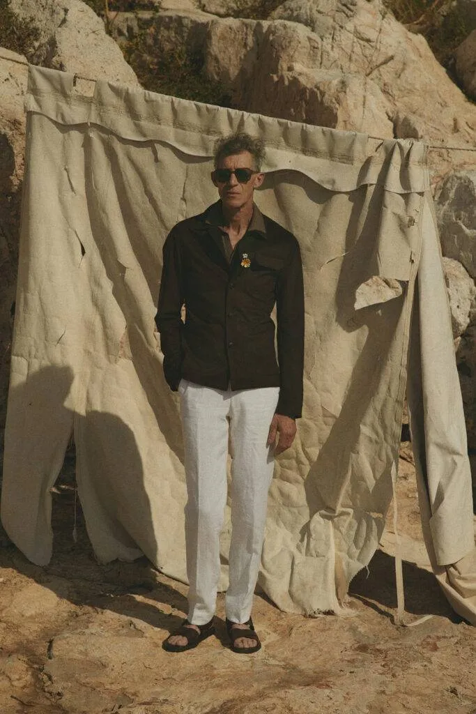 Safari Maßanzug in Sand — Monokel Berlin Kampagne SS 2024