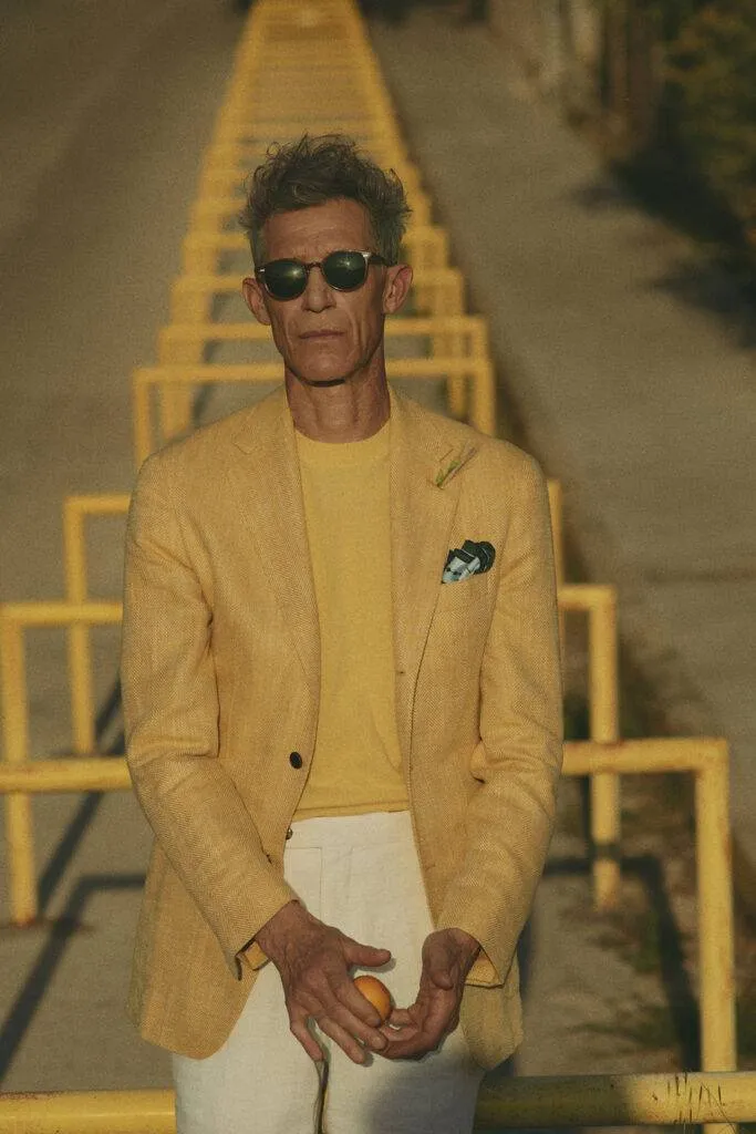 Cotton Maßanzug in Sand — Monokel Berlin Kampagne SS 2024