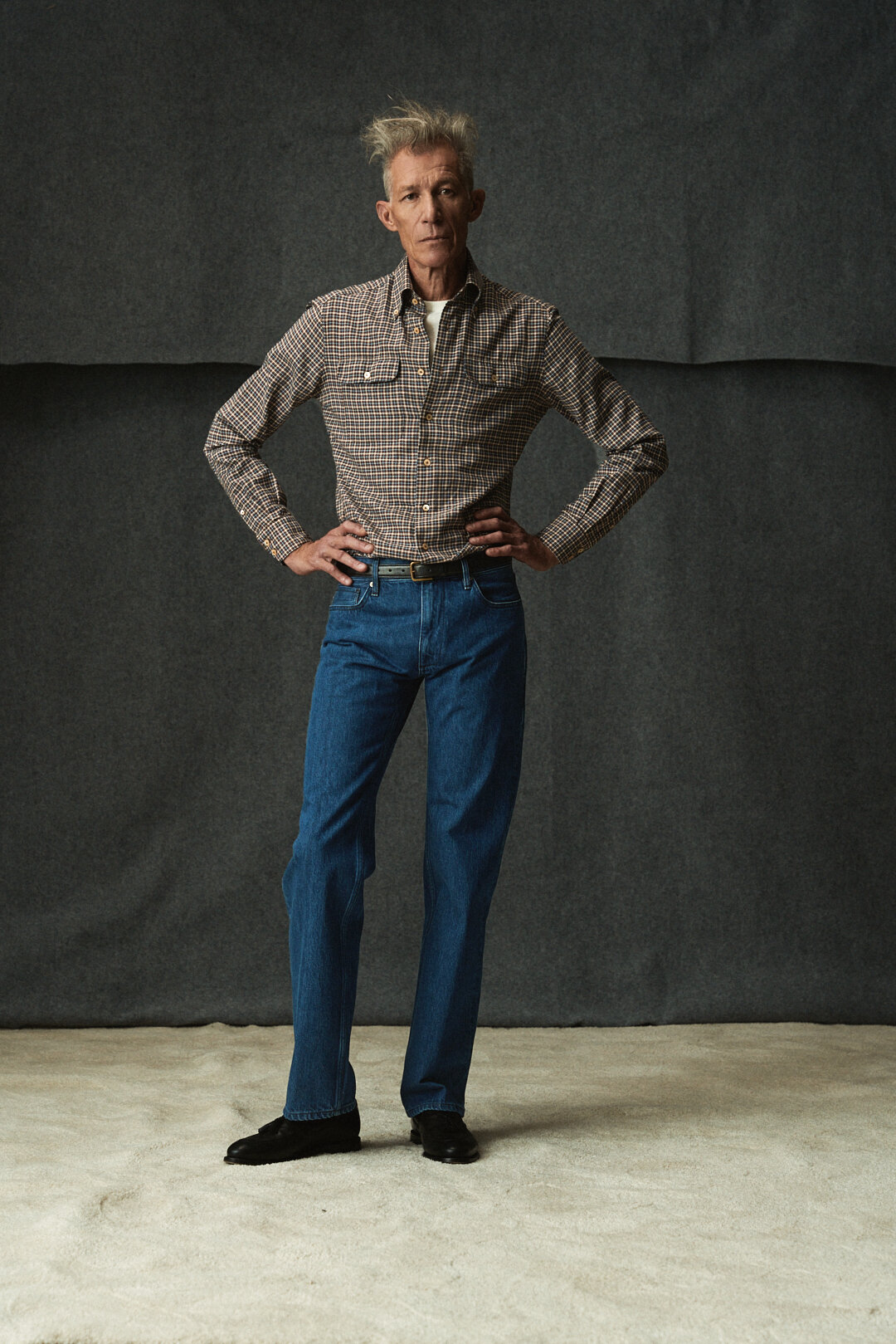 Navy Blue Double Breasted Sakko mit Blue Camel Check Hemd und Jeans, Ansicht 3