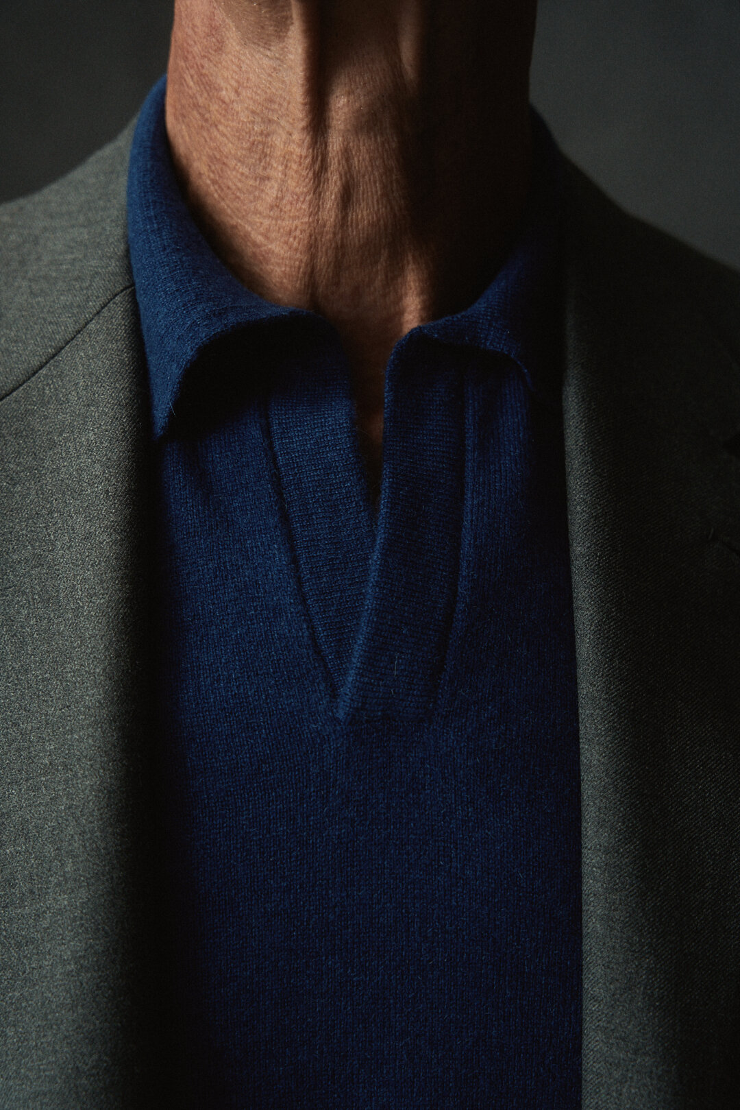 Grey Twill Anzug mit Medium Blue Knitwear, Ansicht 8
