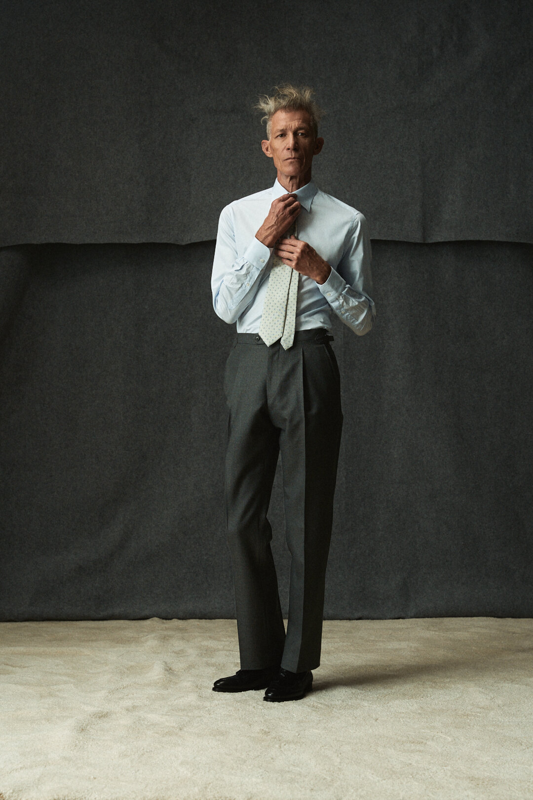 Grey Twill Anzug mit Light Blue Poplin Fil-A-Fil Hemd, Ansicht 12