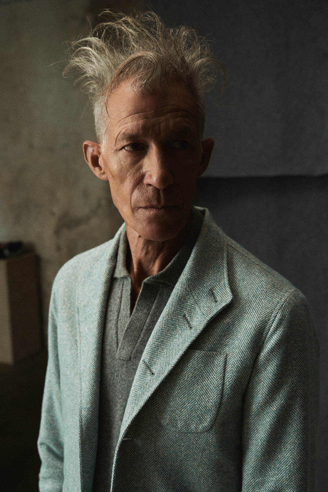 Mint Green-Light Grey Herringbone Unconstructed Casual Jacket mit Anthracite Mélange Polo Knit und Hose, Ansicht 4