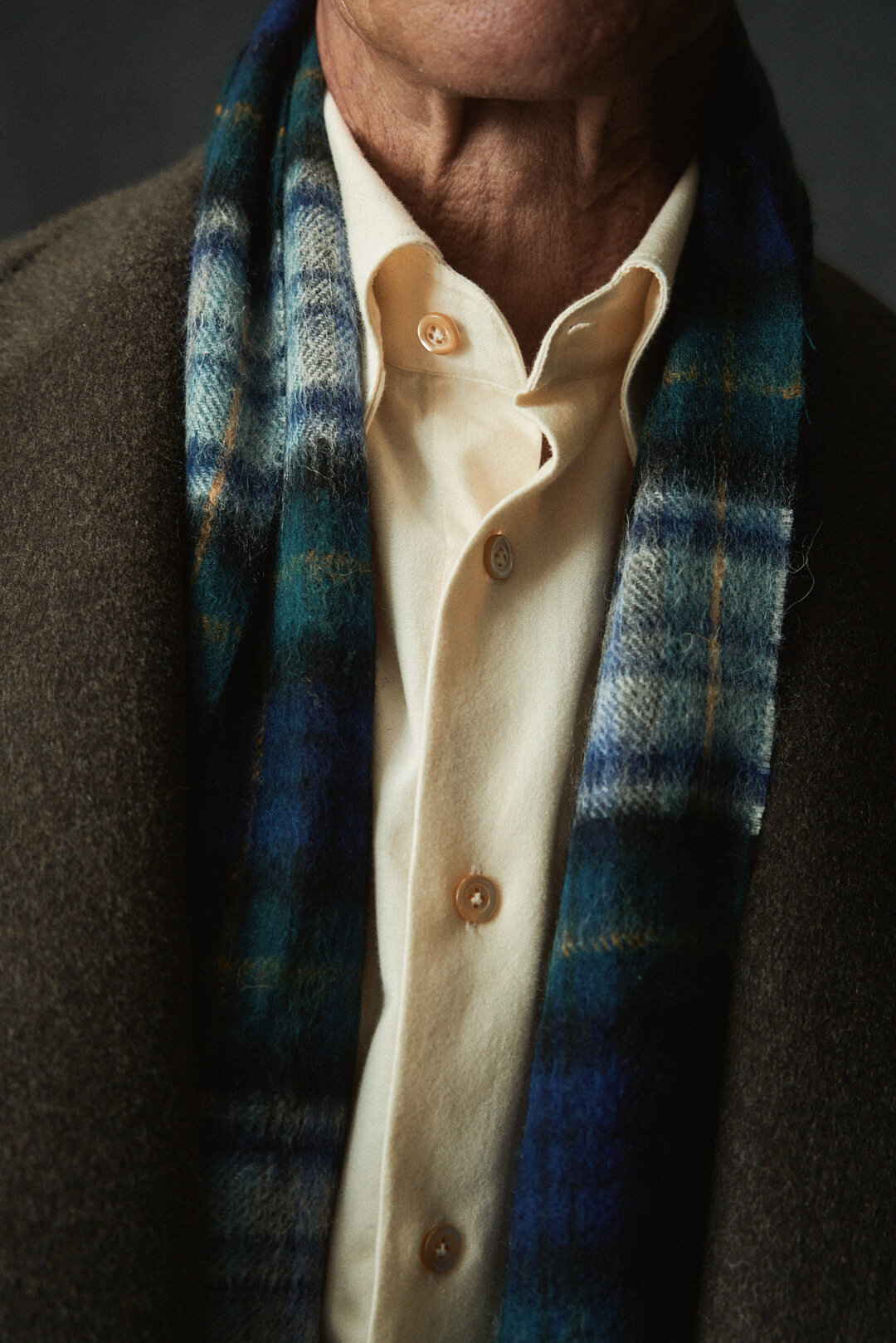 Light Brown-Anthracite Flannel Mantel mit Purple Sharkskin Sakko und Hemd, Ansicht 2