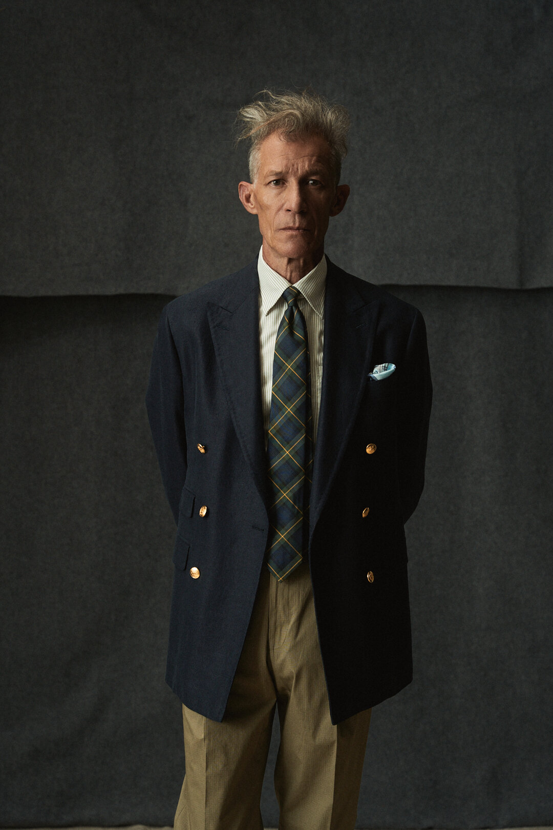 Navy Blue Double Breasted Sakko mit Sage Stripe Oxford und Grape Leaf Hose — Detail