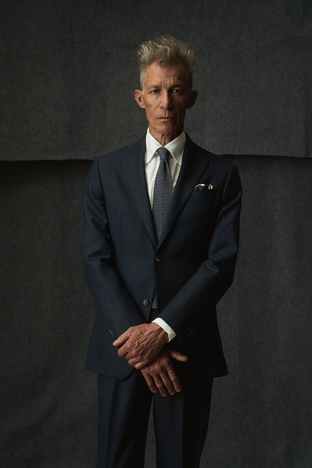 Midnight Blue Sharkskin Anzug mit White Oxford Hemd, Ansicht 4