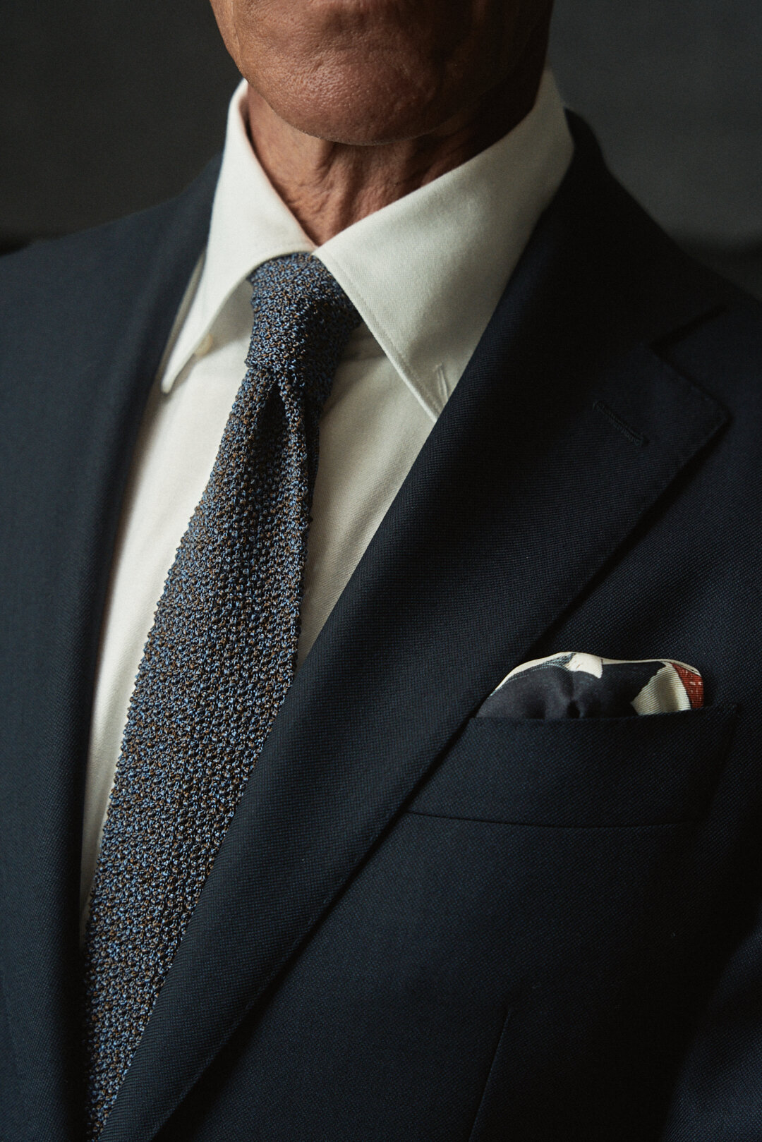 Midnight Blue Sharkskin Anzug mit White Oxford Hemd, Ansicht 9