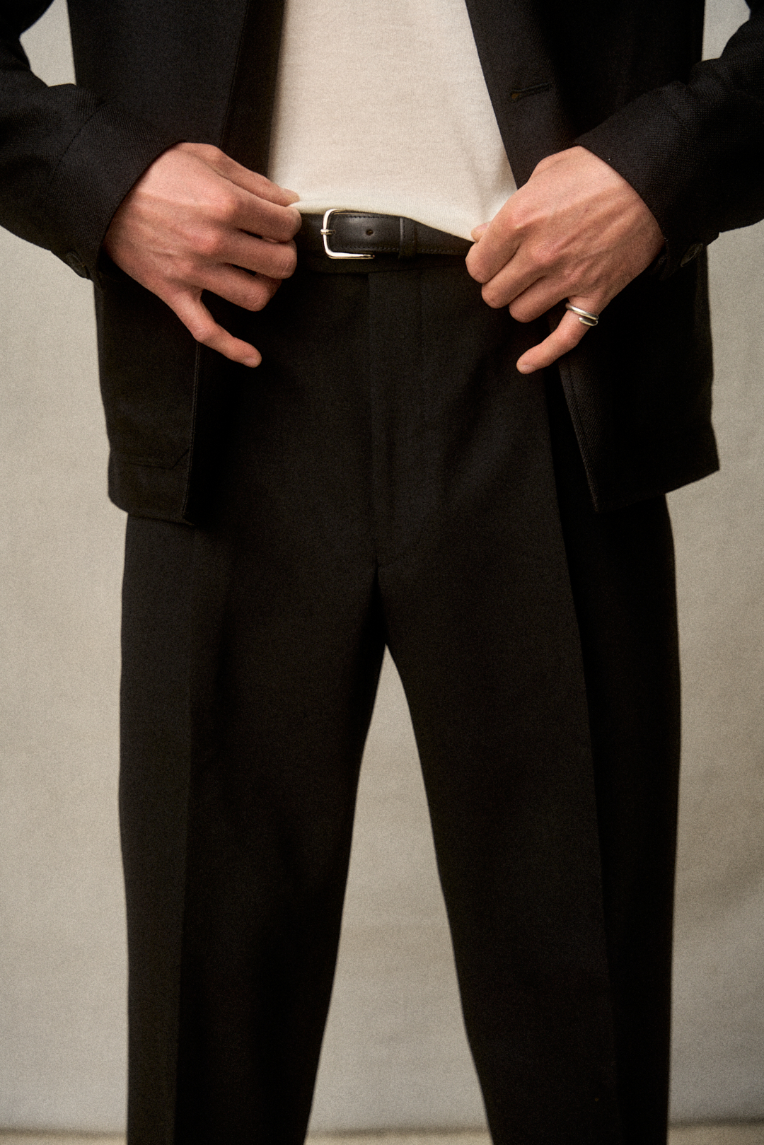 Black Silk-Wool Basketweave Utility Jacket mit Merino Crew Neck, Ansicht 5 — Monokel Berlin