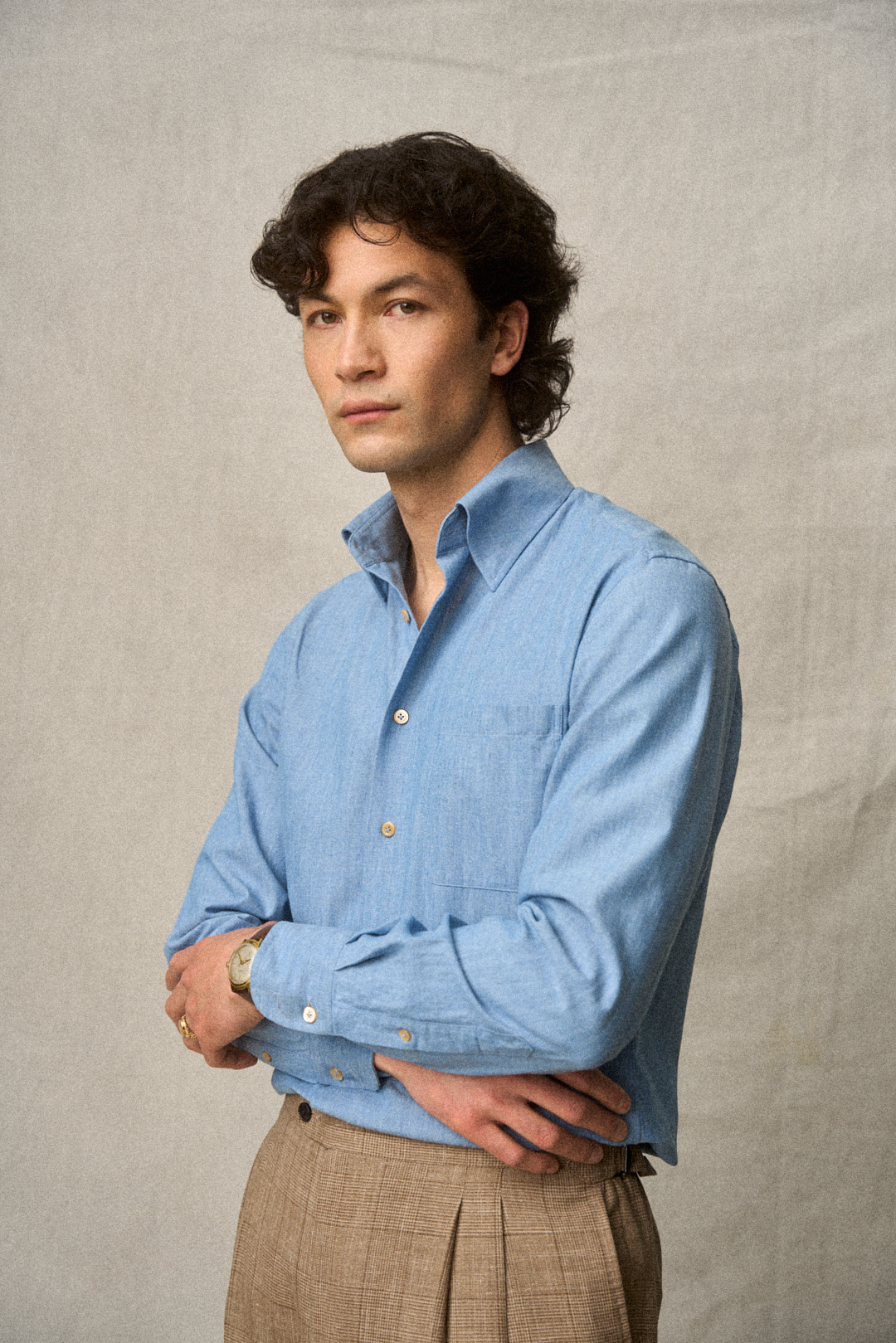 Brown-Sand Glencheck Hose mit Denim-Hemd — Monokel Berlin SS26 Lookbook