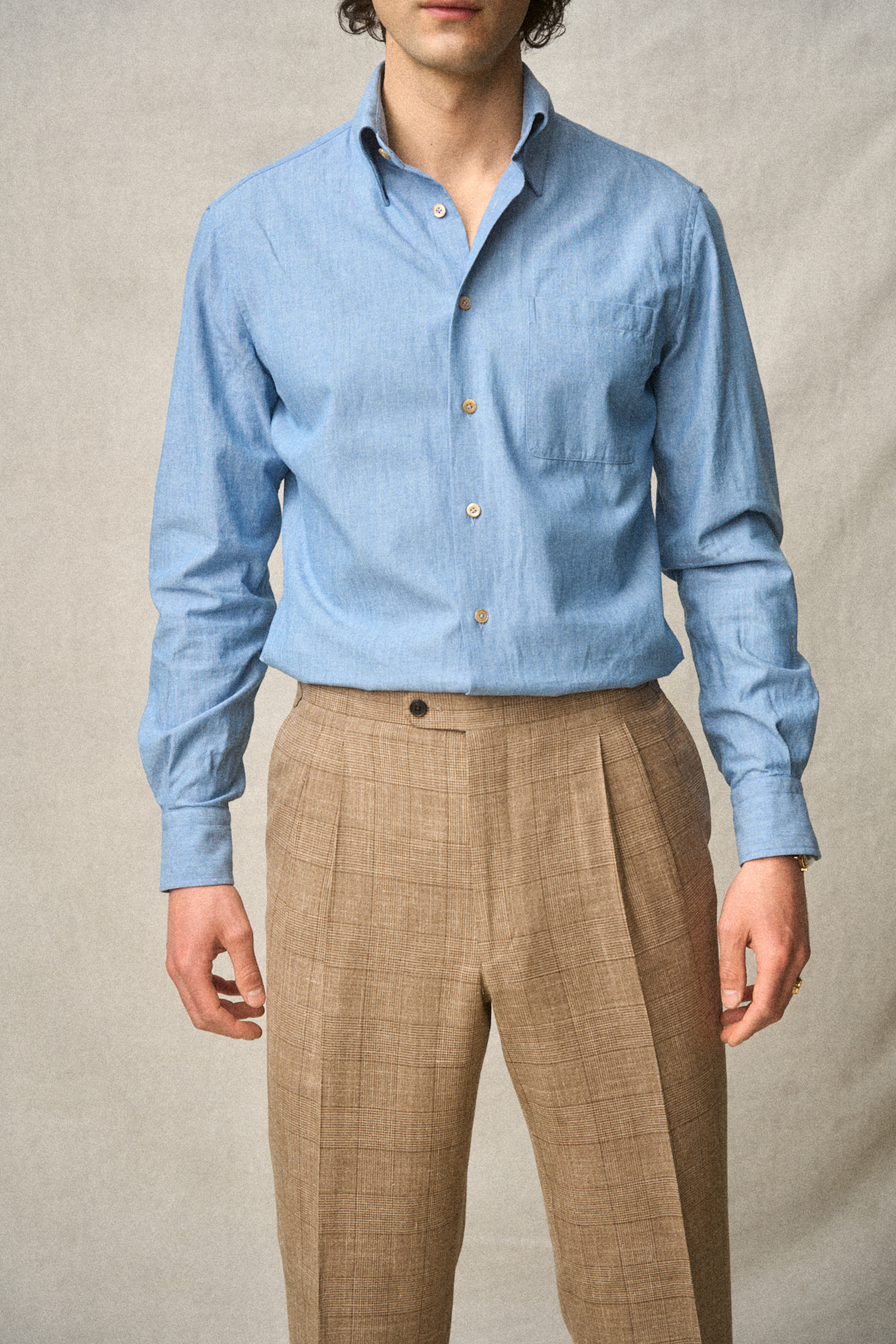 Brown-Sand Glencheck Hose mit Denim-Hemd, Ansicht 3