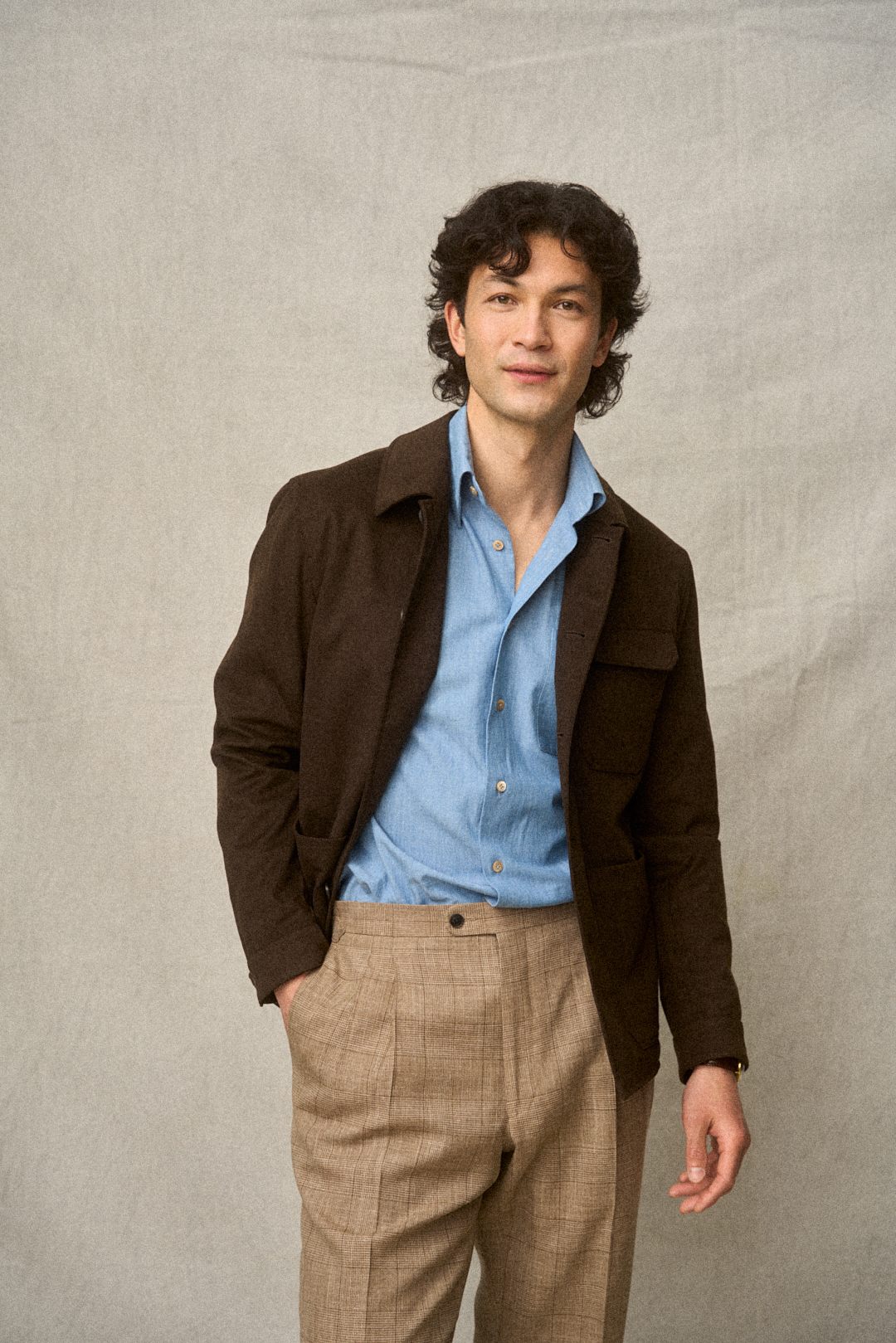 Chocolate Brown Faux Suede Utility Jacket mit Glencheck-Hose — Monokel Berlin SS26 Lookbook