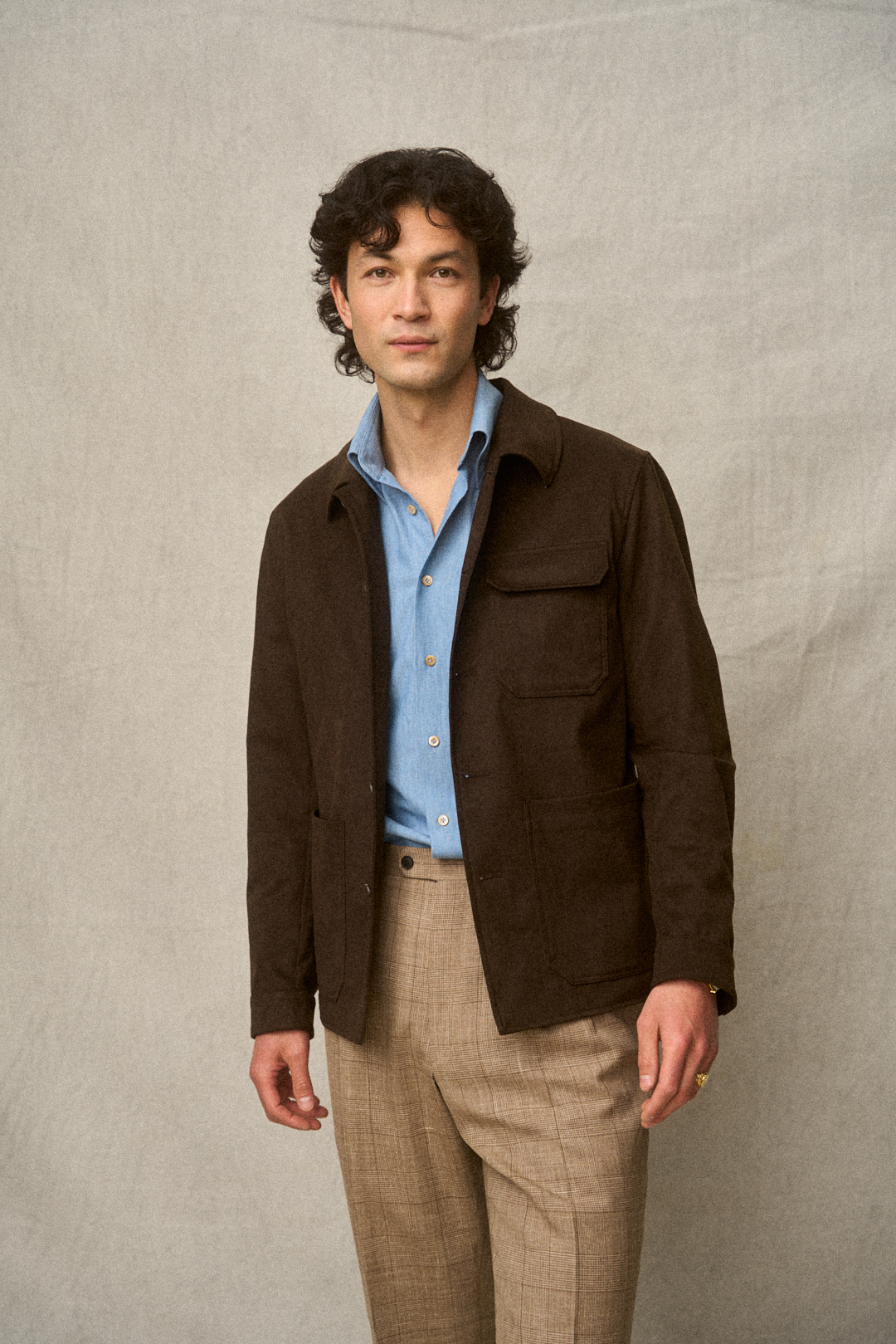 Chocolate Brown Faux Suede Utility Jacket mit Glencheck-Hose — Detail