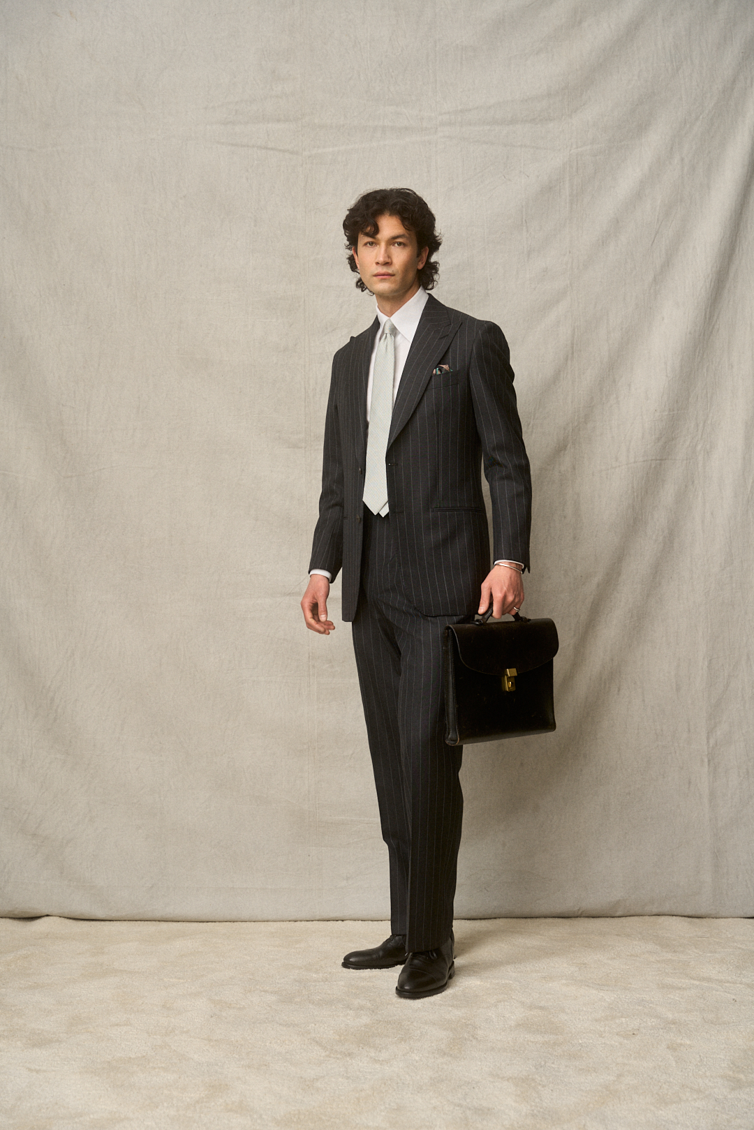 Charcoal Grey Chalkstripe Anzug, Ansicht 2