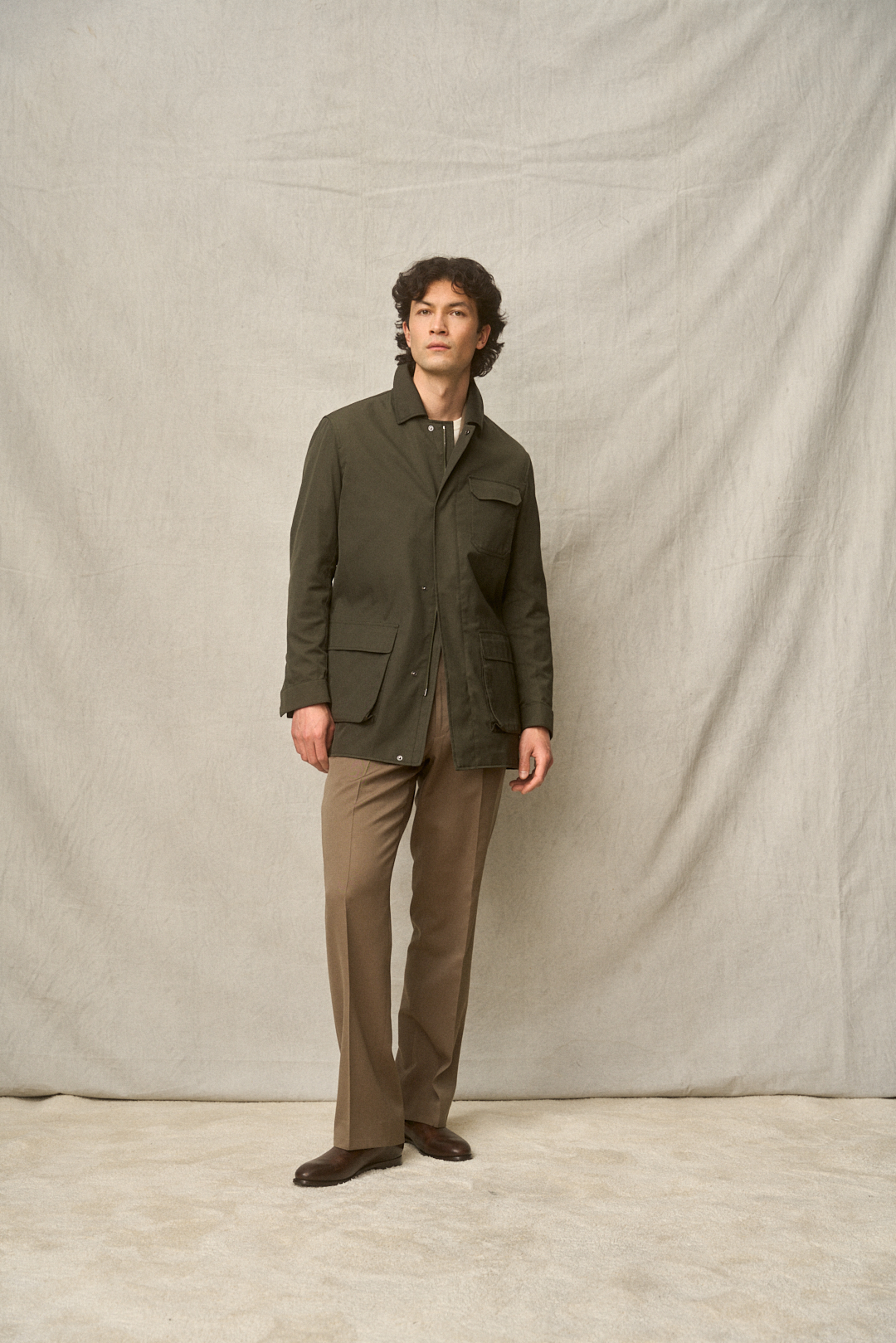 Olive Cotton Field Jacket mit Twill-Hose und Merino — Detail
