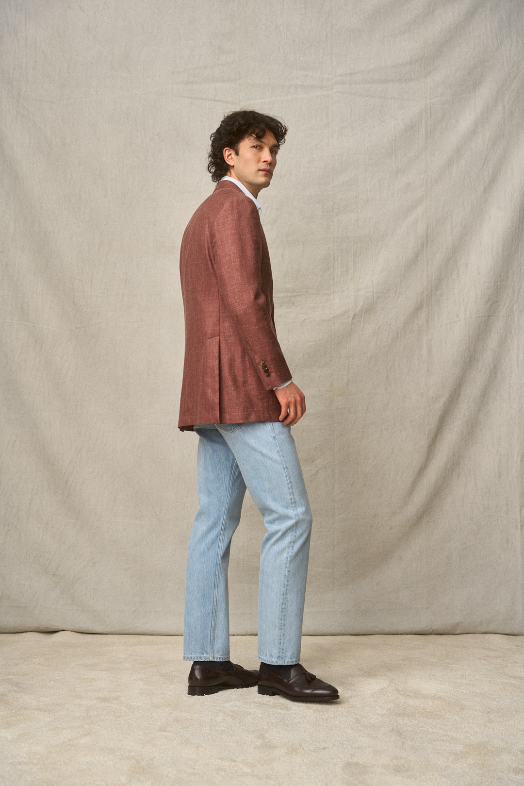 Dusty Red Melange Sakko mit Selvedge Denim und Lilac-Hemd, Ansicht 3
