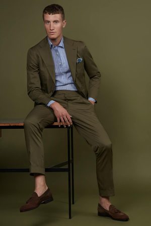 Heller Baumwollanzug für die Sommergarderobe