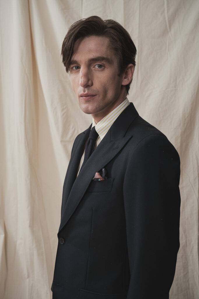 Mitternachtblauer Wolltwill Maßanzug aus S120 Wolle von Monokel Berlin