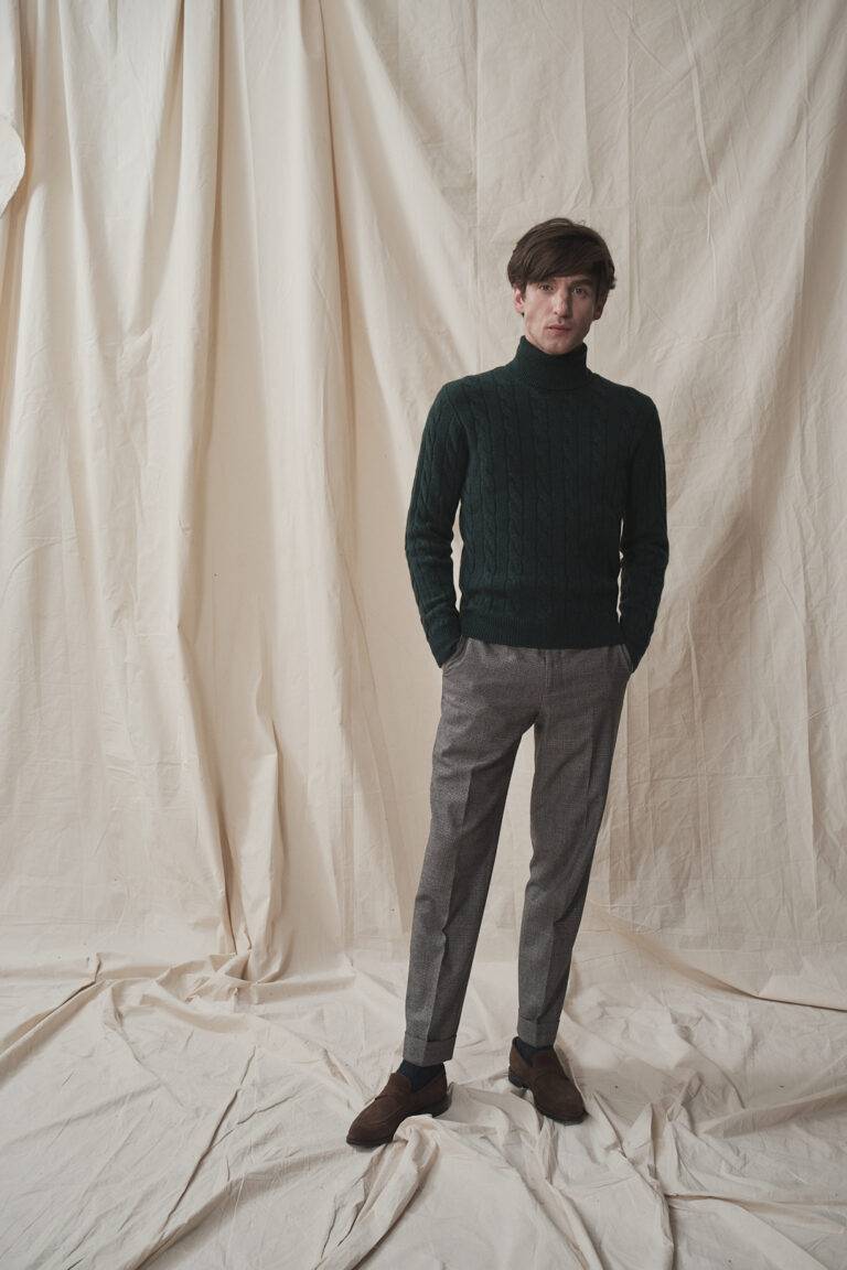 Flaschengrüner Cable Knit Kaschmir Rollkragenpullover von Monokel Berlin