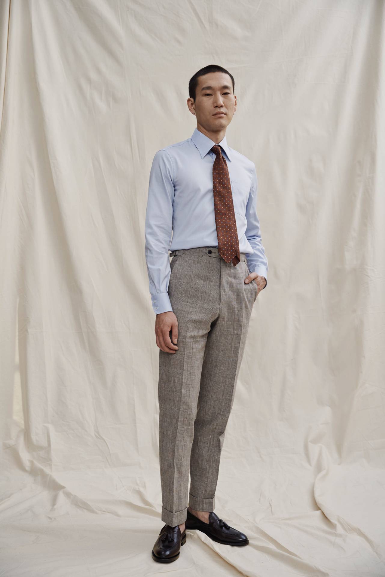 Hellblaues Pin Point Baumwoll-Maßhemd zum Sommeranzug