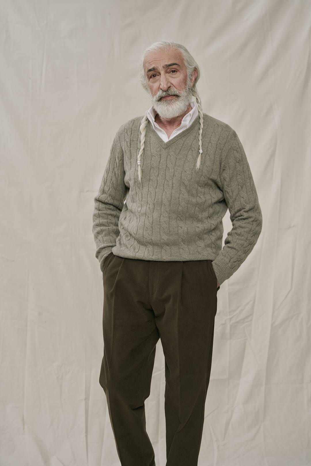 Moosgrüner Zopfmuster V-Neck Pullover aus Kaschmir