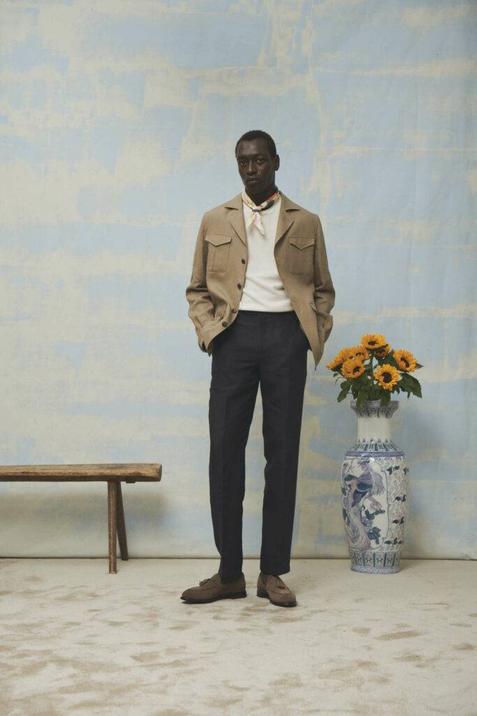 Maßhose in Safari-Optik mit legerem Outfit