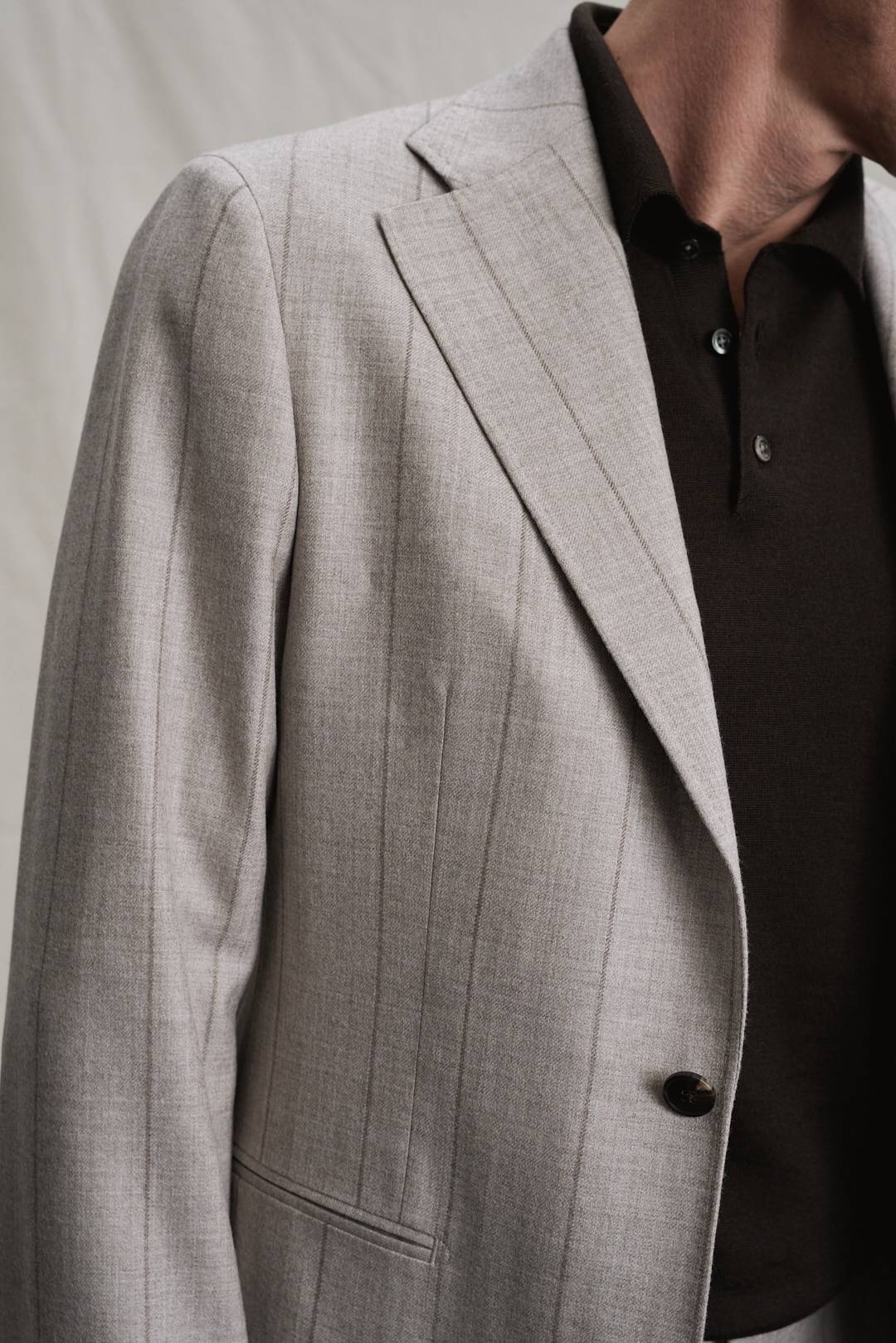 Taupe gestreifter Maßanzug