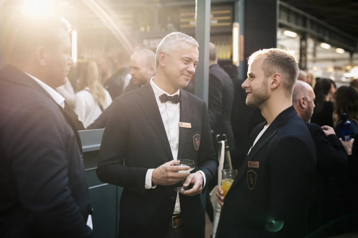 Thomas Henry Team-Sakko – Corporate Fashion Maßanzug von Monokel Berlin auf der BCB Messe 2018