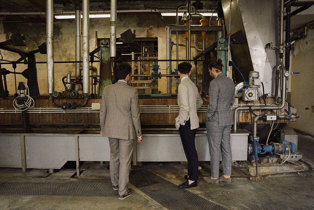 Stoffauswahl bei Monokel Berlin – Vitale Barberis Canonico Tuche