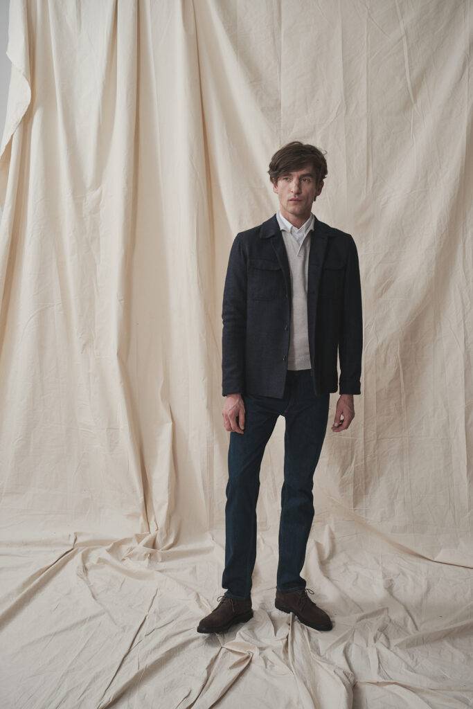 Seitenansicht Utility Jacket mit Selvedge Jeans