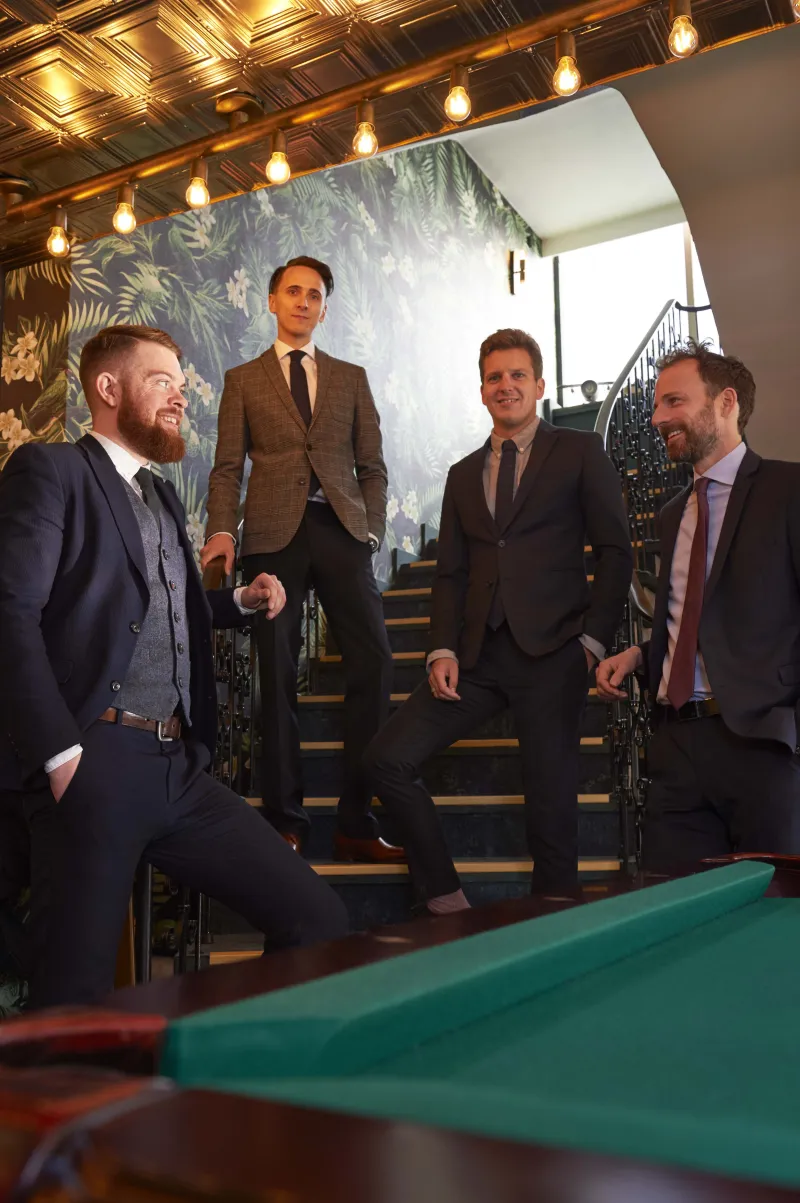 Venture Idea Corporate Fashion Fertigstellung – Maßkonfektion Teamkleidung von Monokel Berlin