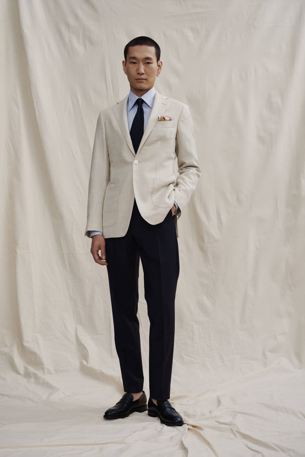 Navy Maßhose Detailansicht Stoff